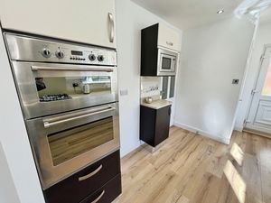 Kitchen- click for photo gallery